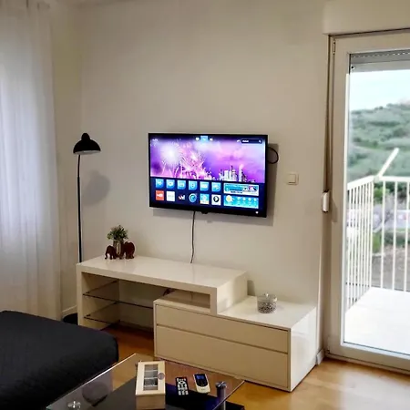 Lucy Apartment *